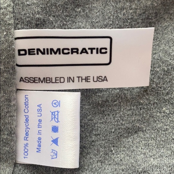 Hailey Bieber Voting Is Hot Tee Denimcratic XS/S - Picture 3 of 3